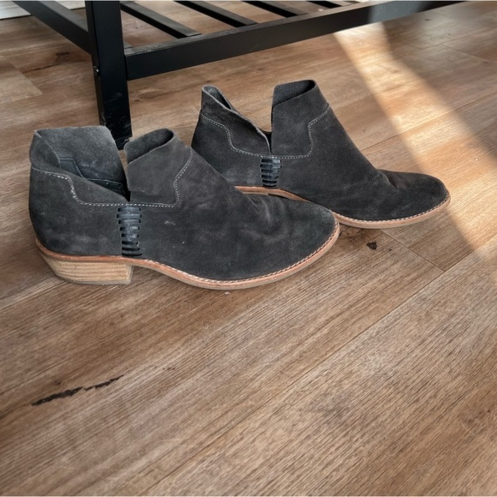 Dolce Vita Suede Grey Ankle Booties in Size 6.5